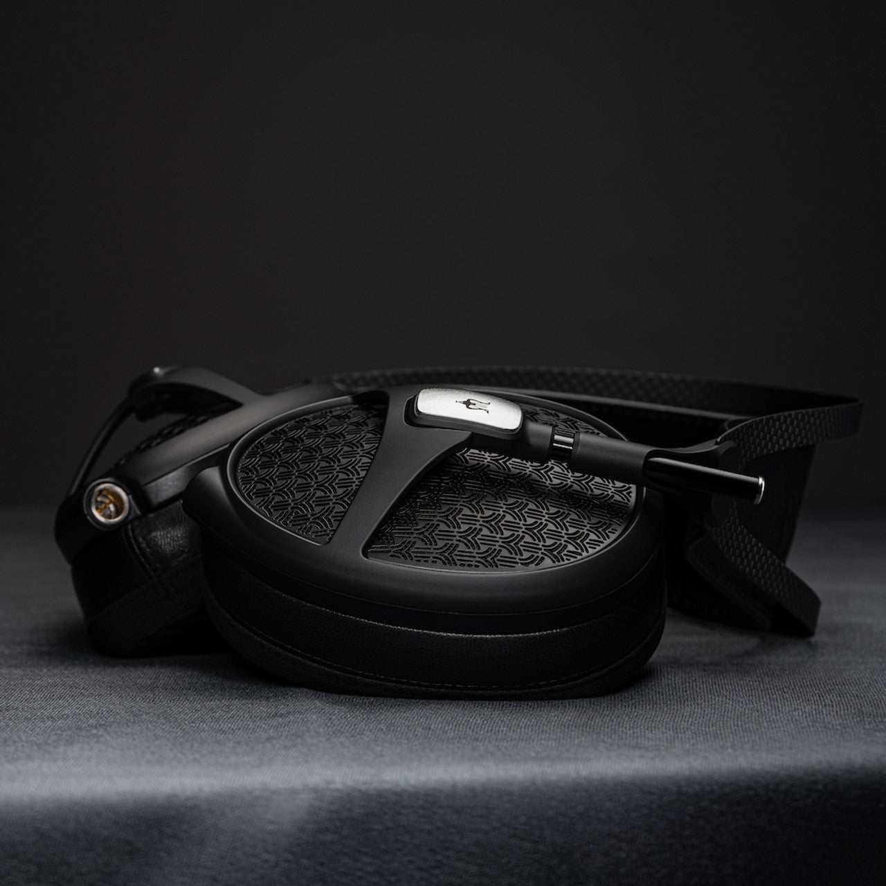 Meze Empyrean II Isodynamic Planar Magnetic Headphones [ Vinyl ]